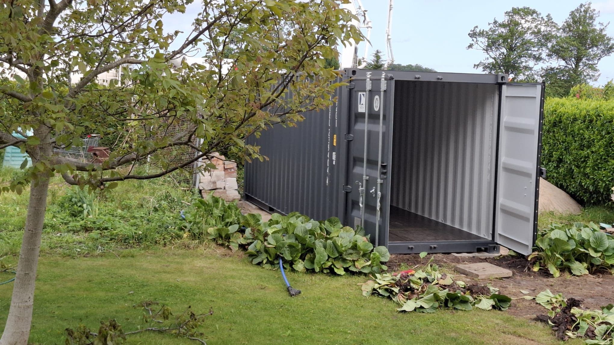 Kontenery w ogrodzie